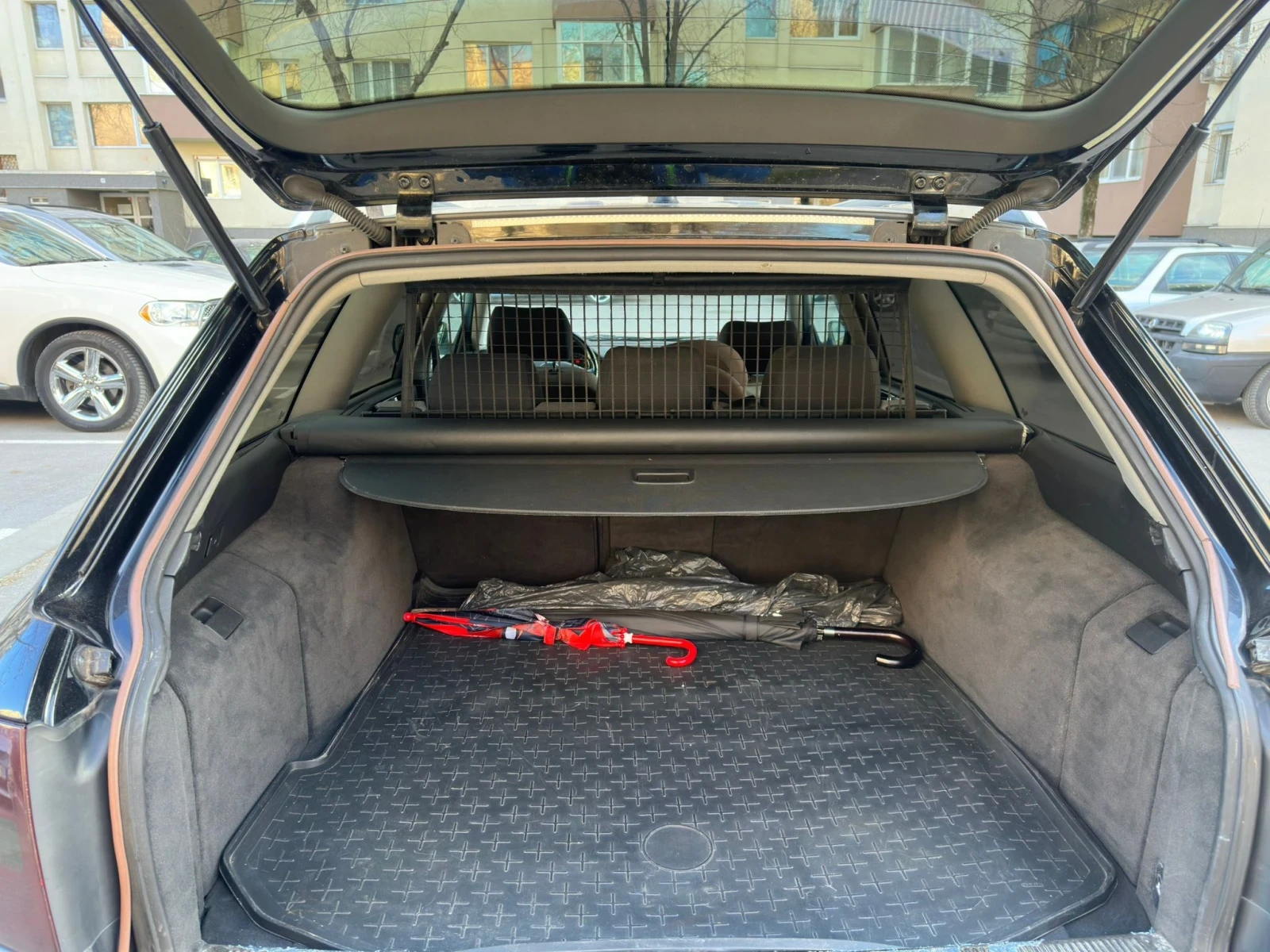 Audi A6 Allroad 2.5TDI V6 Quattro Автопилот/Климат, снимка 14 - Автомобили и джипове - 53808543