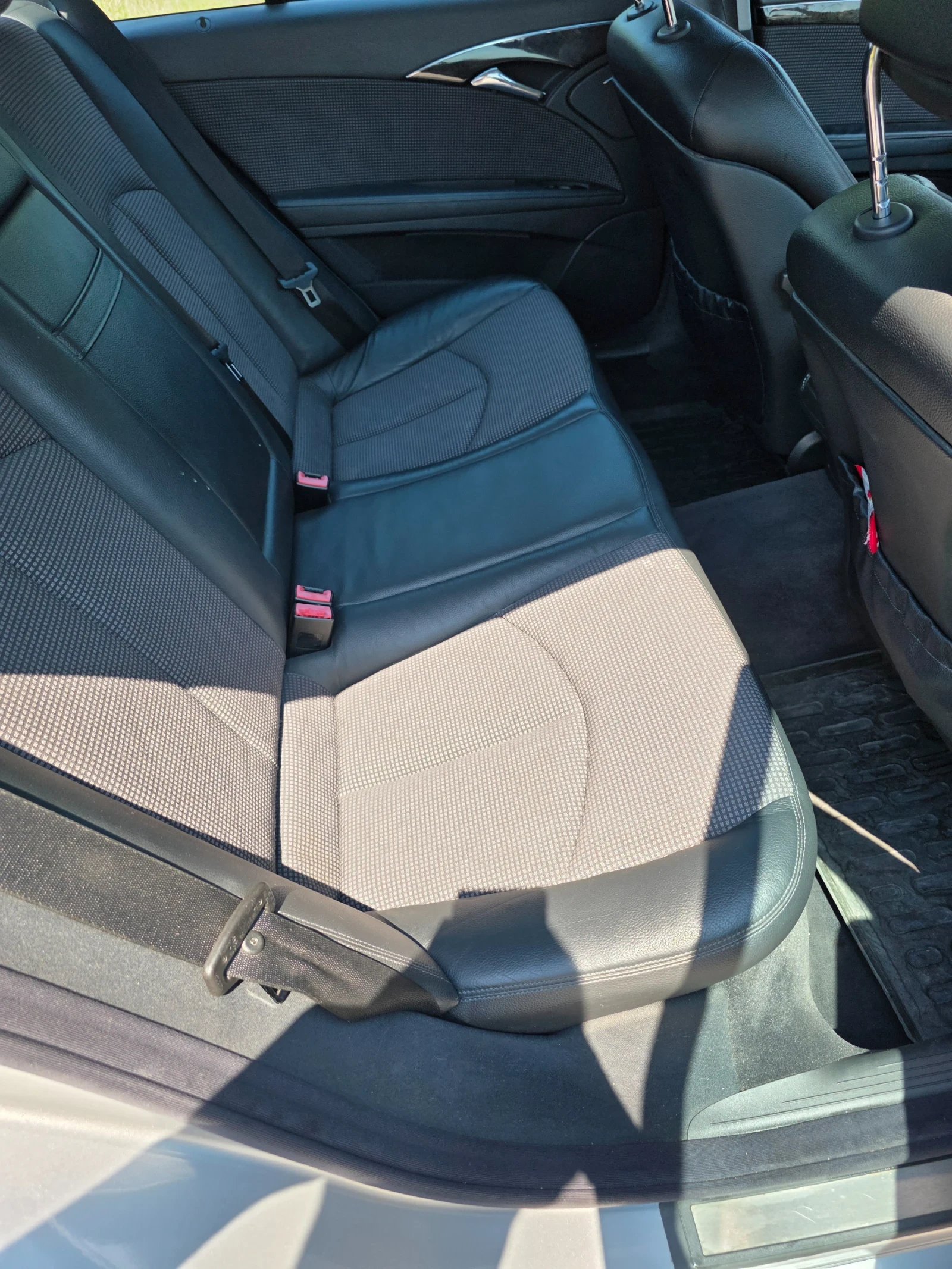 Mercedes-Benz E 320, снимка 8 - Автомобили и джипове - 54928890