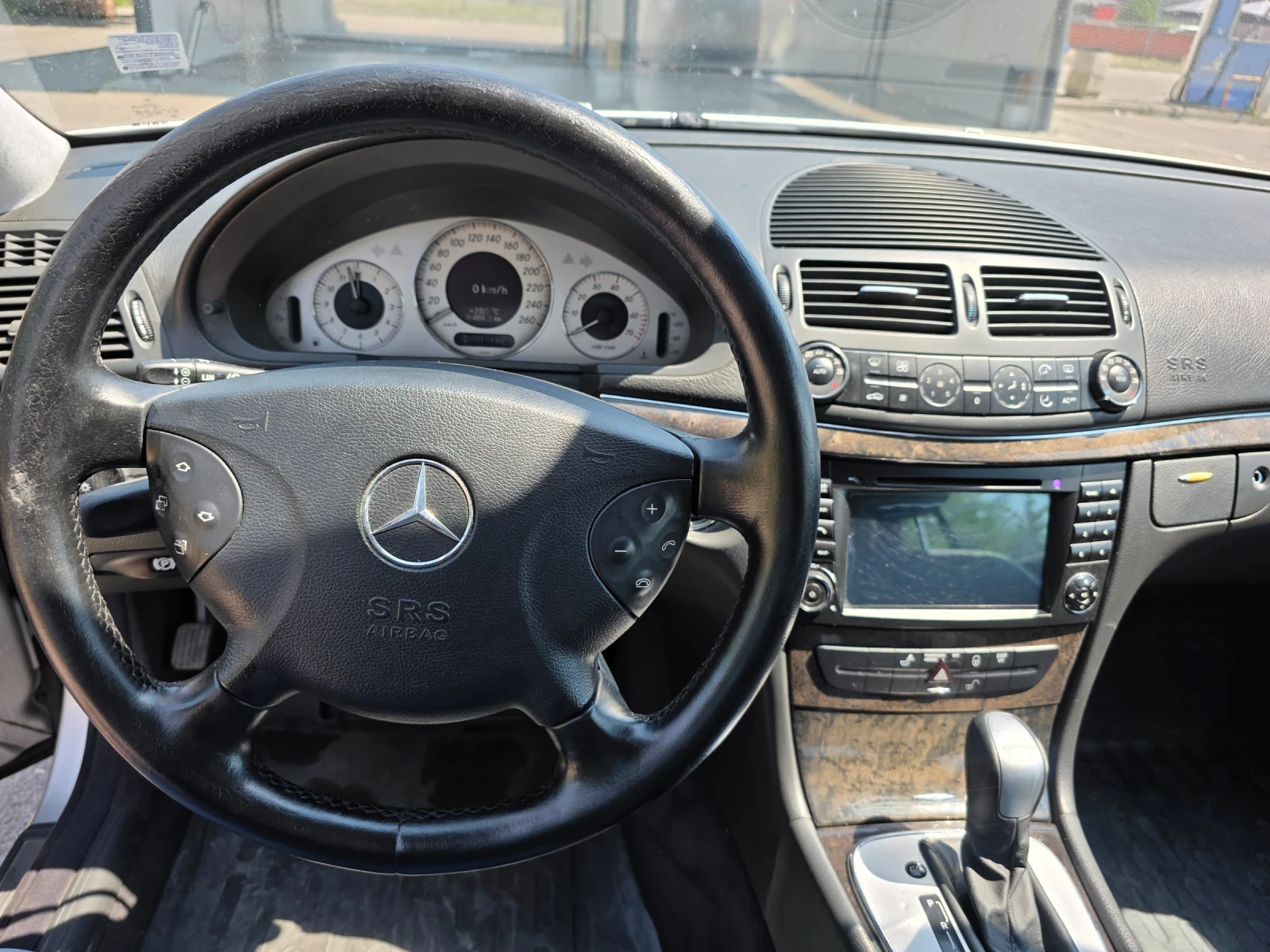 Mercedes-Benz E 320, снимка 7 - Автомобили и джипове - 54928890