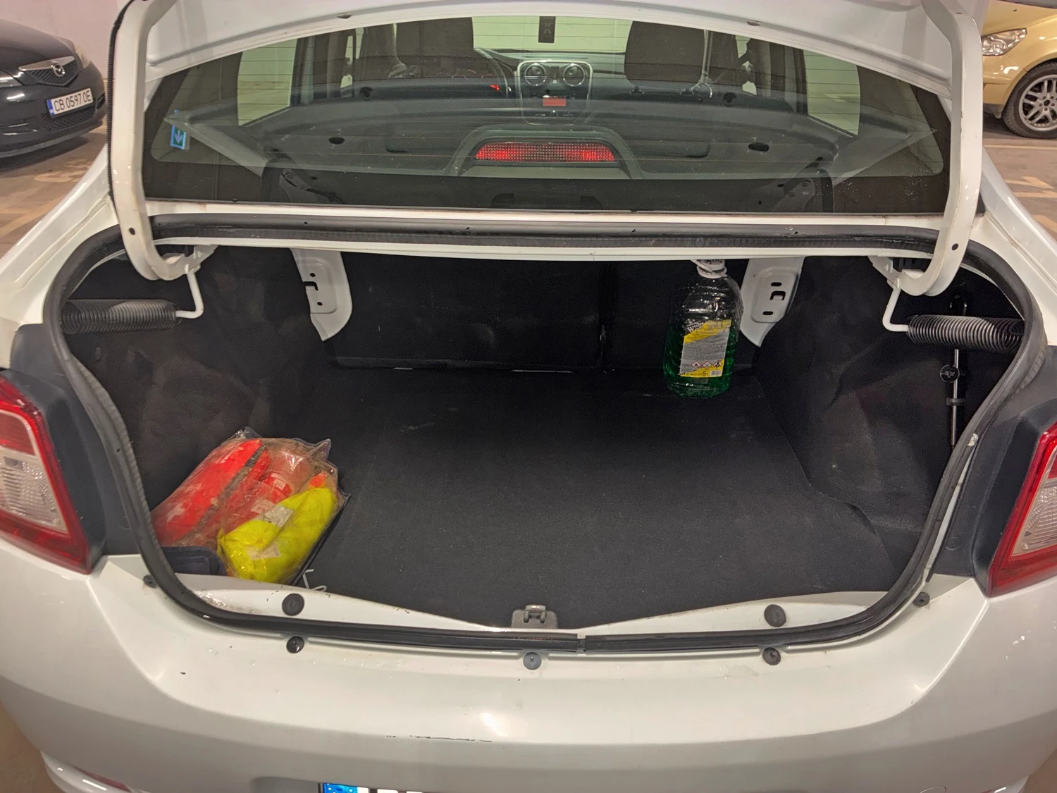 Dacia Logan 1.5dci, 75к.с., снимка 10 - Автомобили и джипове - 54972108