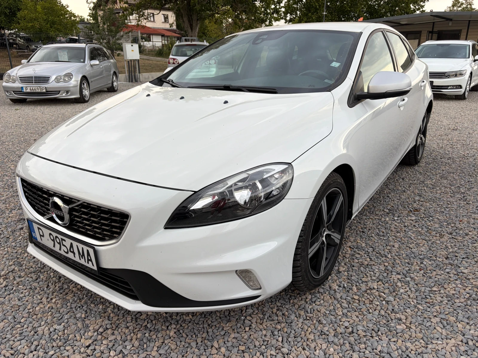 Volvo V40 R-DESIGN / EURO6, снимка 2 - Автомобили и джипове - 56039065