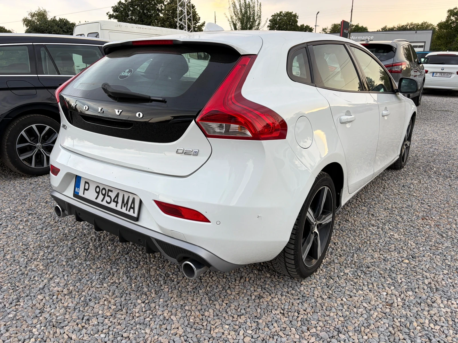 Volvo V40 R-DESIGN / EURO6, снимка 4 - Автомобили и джипове - 56039065