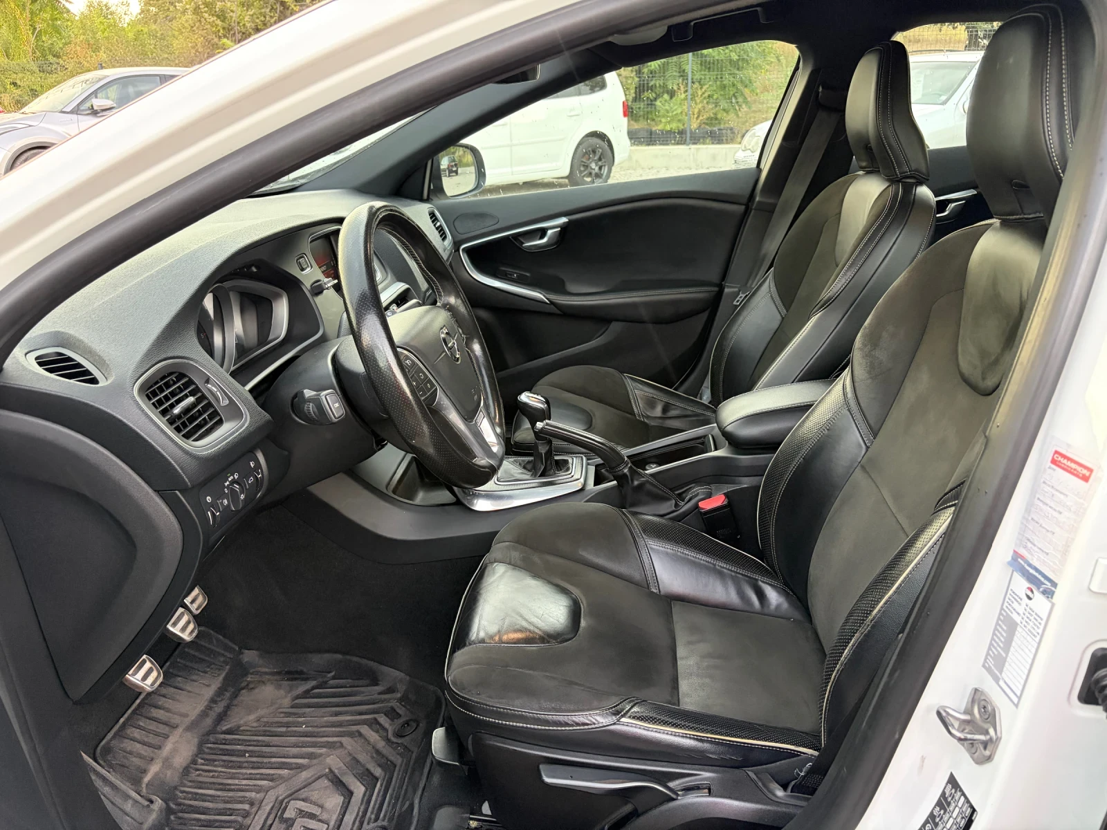 Volvo V40 R-DESIGN / EURO6, снимка 6 - Автомобили и джипове - 56039065