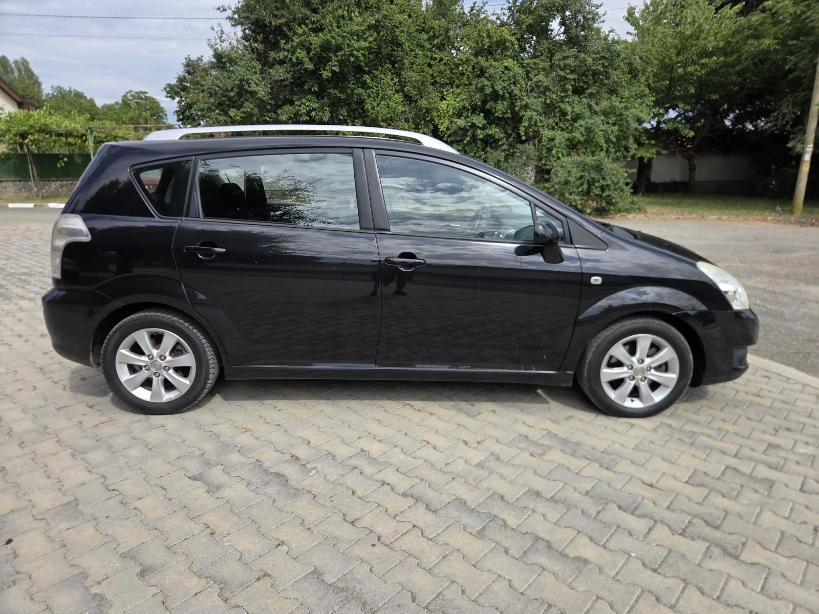 Toyota Corolla verso 2.2, снимка 2 - Автомобили и джипове - 56512246