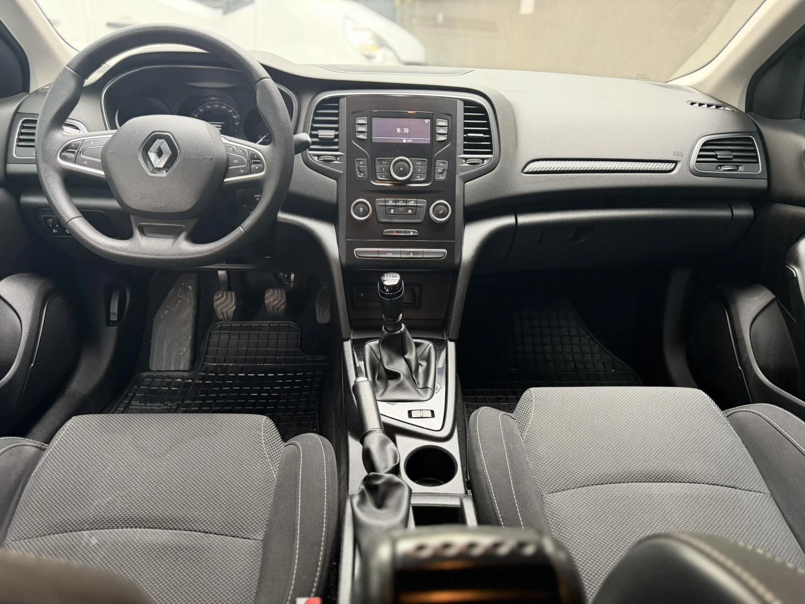 Renault Megane 1.3, снимка 7 - Автомобили и джипове - 56536913