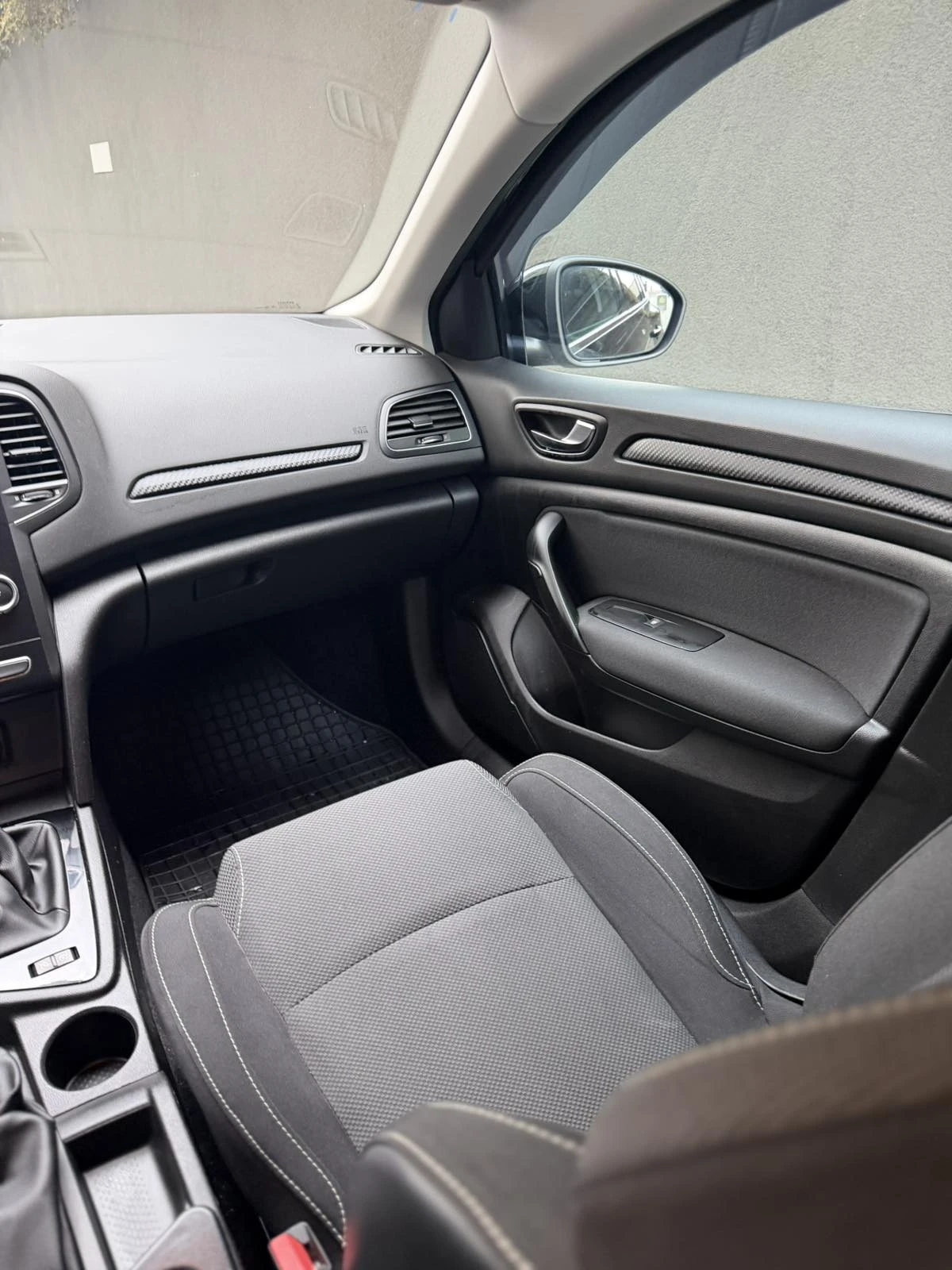 Renault Megane 1.3, снимка 11 - Автомобили и джипове - 56536913