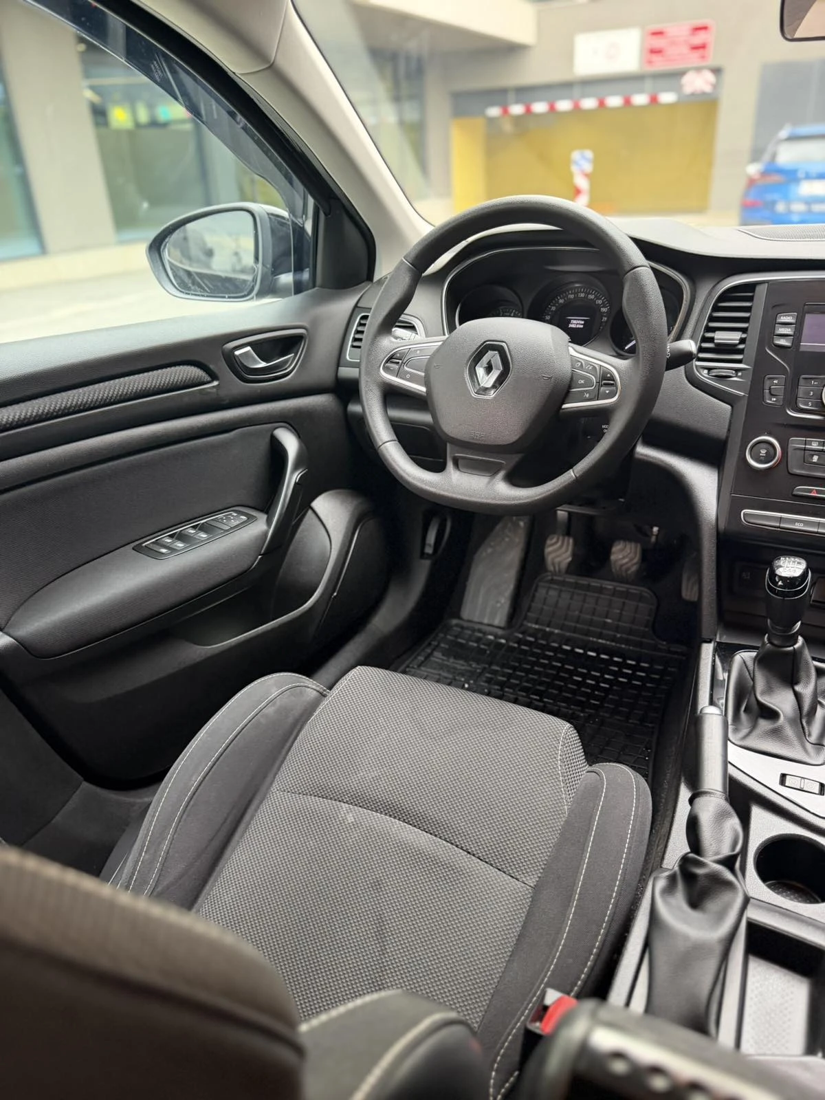 Renault Megane 1.3, снимка 5 - Автомобили и джипове - 56536913