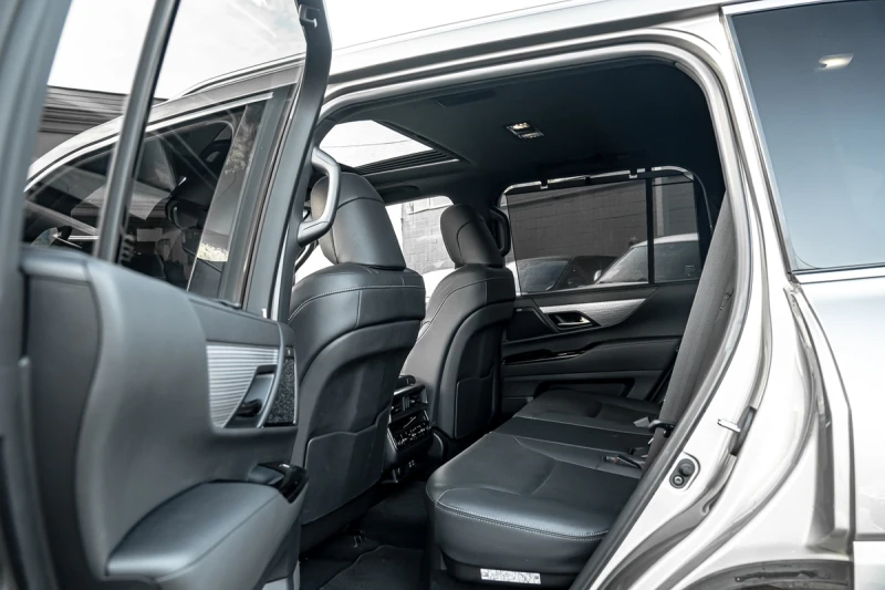 Lexus LX 600 CARFAX* АВТОФИНАНСИРАНЕ* БЕЗ ПЪРВОНАЧАЛНА ВНОСКА* , снимка 11 - Автомобили и джипове - 52901871