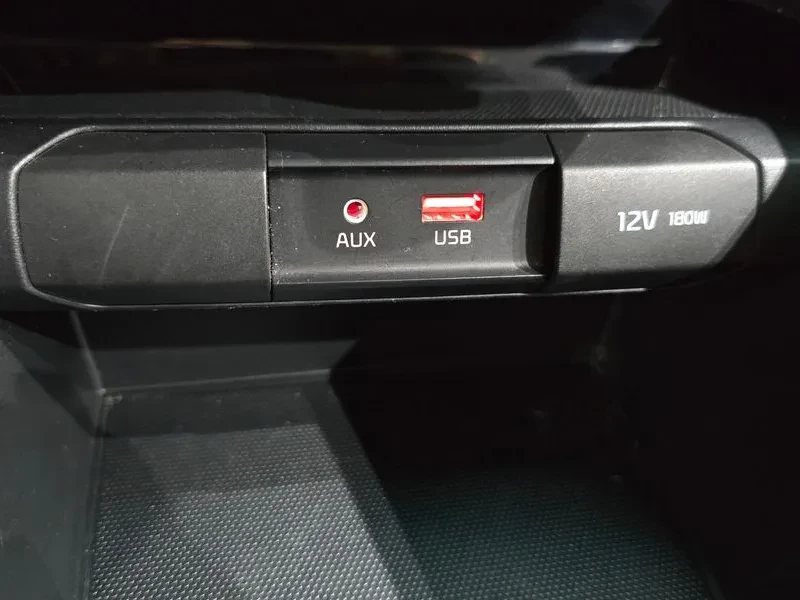 Kia Stonic 1.4 PRESTIGE, снимка 13 - Автомобили и джипове - 55262477