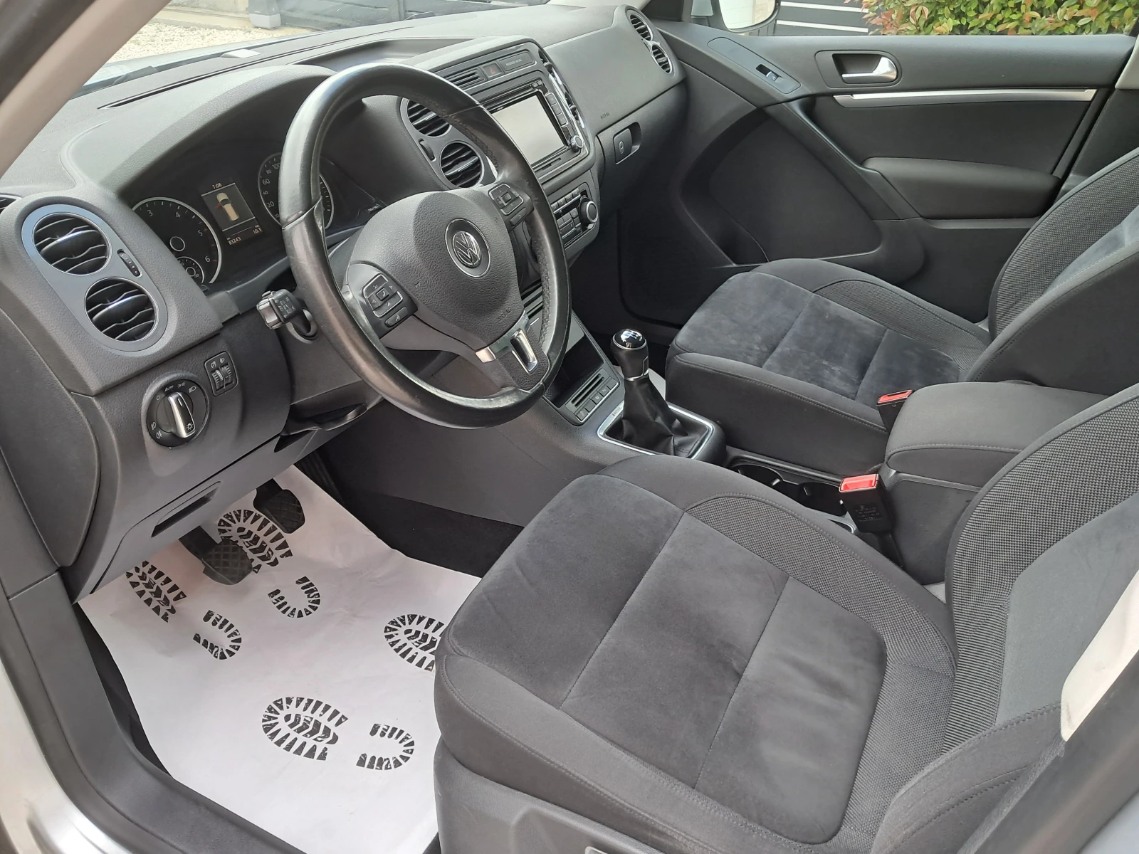 VW Tiguan 2.0TDi-83000 км-КАТО НОВА - изображение 5
