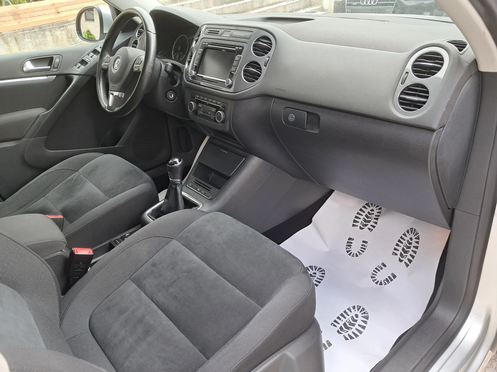 VW Tiguan 2.0TDi-83000 км-КАТО НОВА - изображение 6