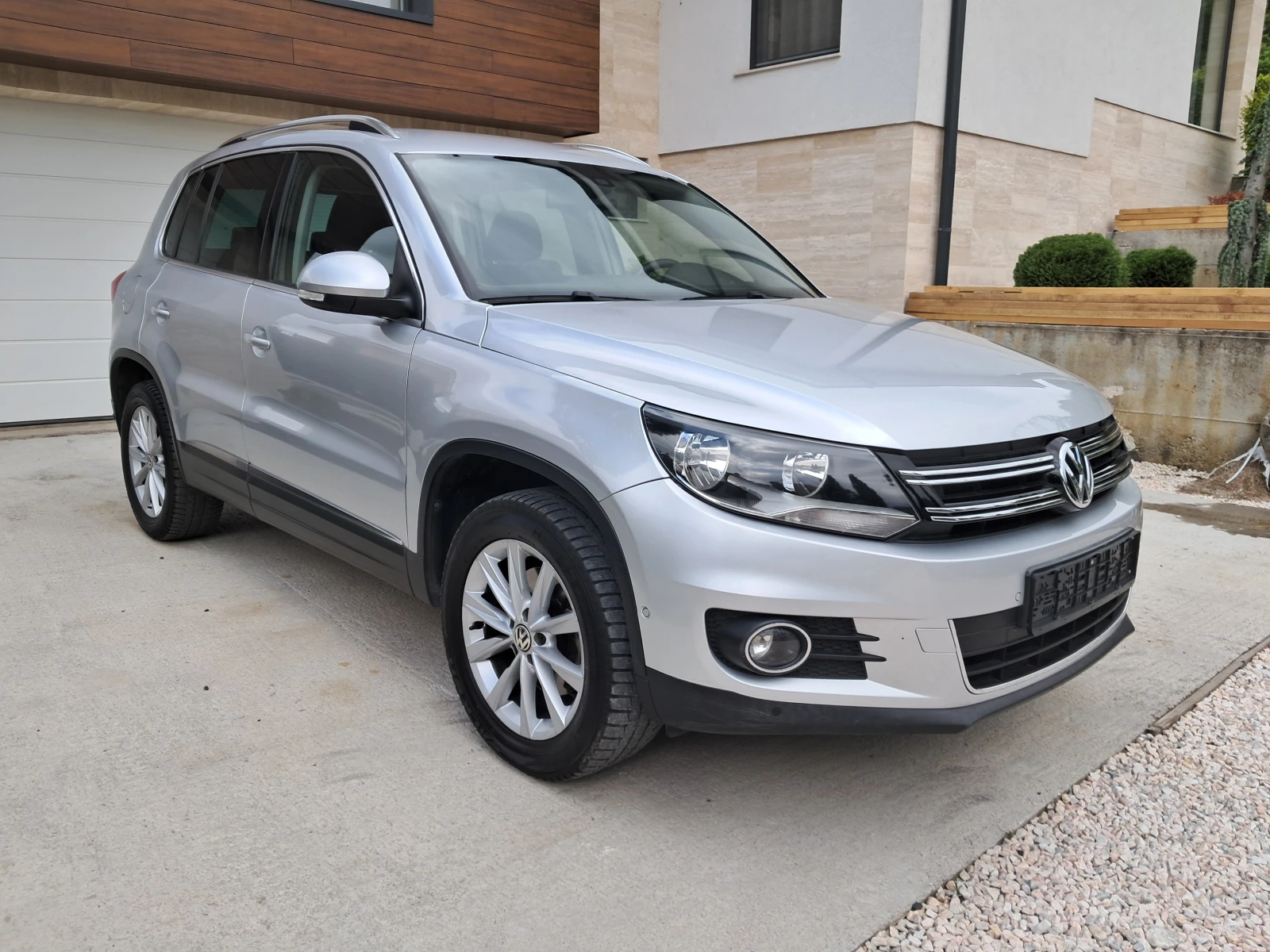 VW Tiguan 2.0TDi-83000 км-КАТО НОВА - изображение 2
