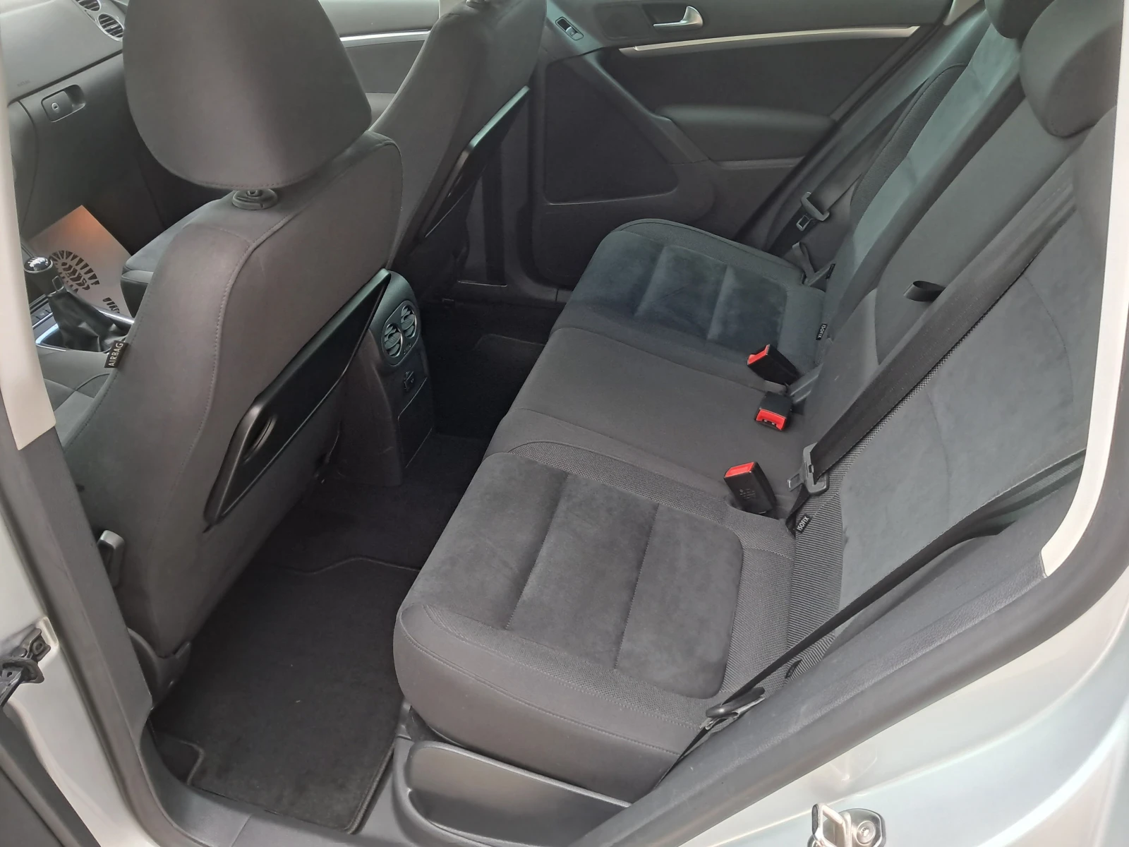 VW Tiguan 2.0TDi-83000 км-КАТО НОВА - изображение 7