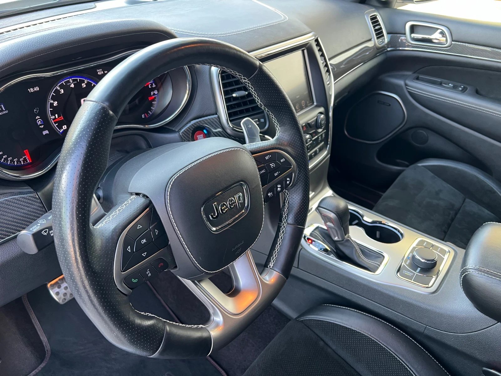 Jeep Grand cherokee WK2 6.4 SRT - изображение 8