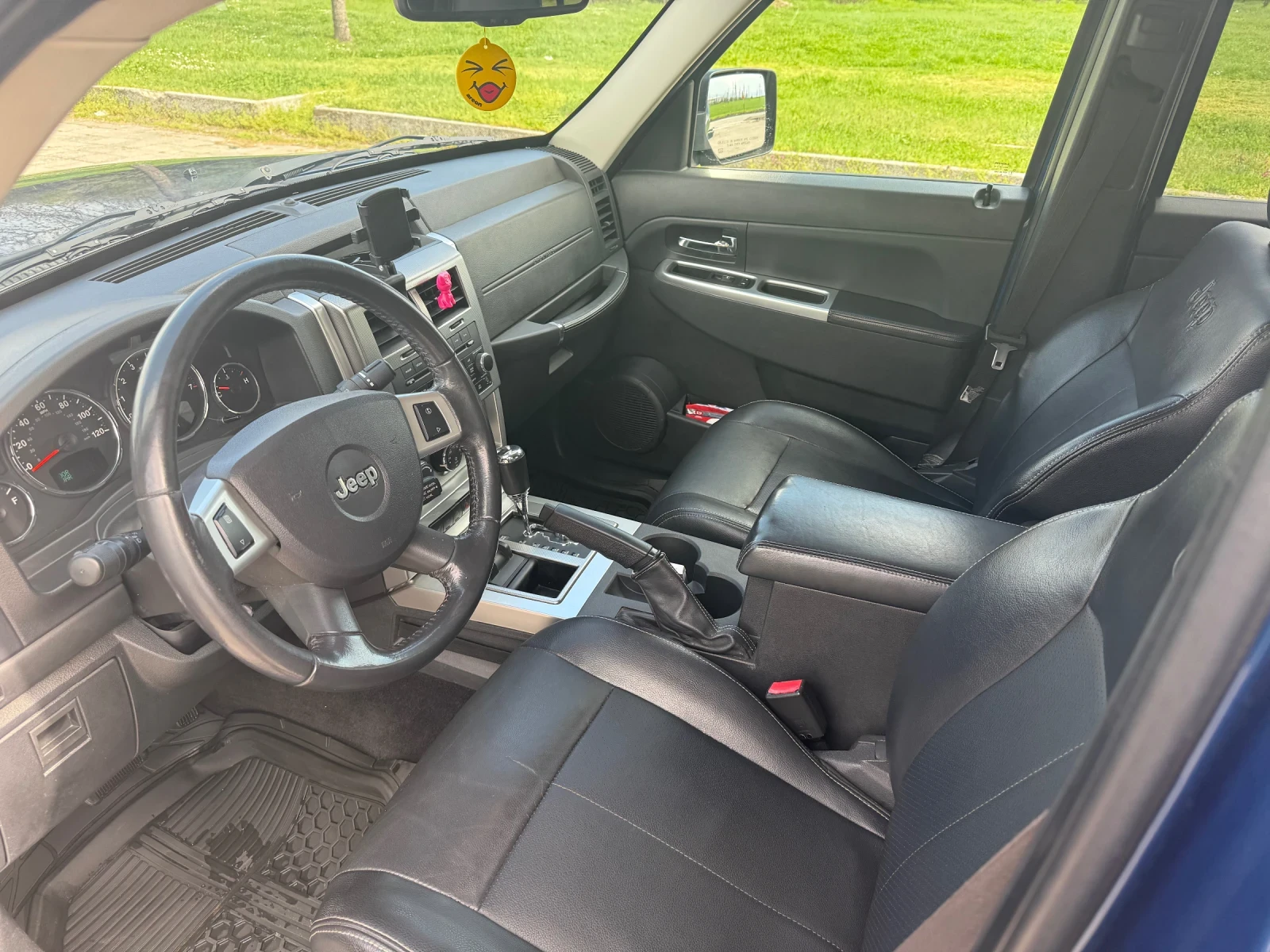 Jeep Cherokee Liberty Limited , снимка 9 - Автомобили и джипове - 54151409