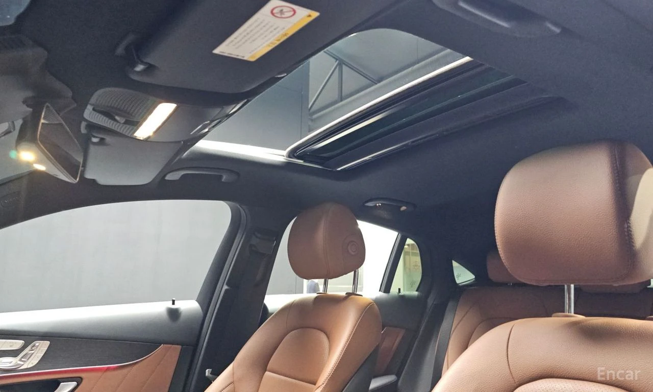 Mercedes-Benz GLC 300 COUPE* AMG* LINE* ПОДГРЕВ* ХЕДЪП* LANE* ASSIST* , снимка 15 - Автомобили и джипове - 54744014