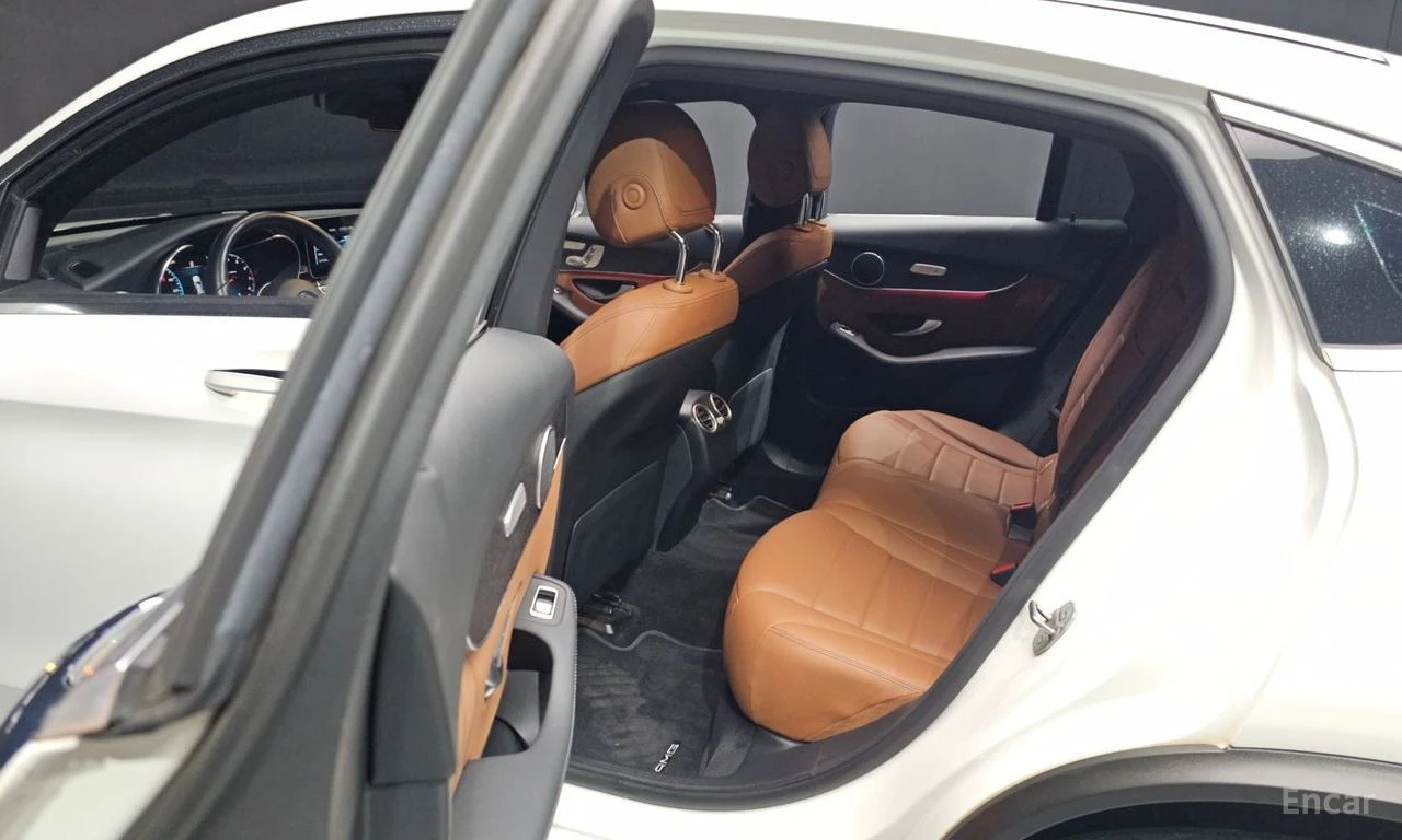 Mercedes-Benz GLC 300 COUPE* AMG* LINE* ПОДГРЕВ* ХЕДЪП* LANE* ASSIST* , снимка 14 - Автомобили и джипове - 54744014