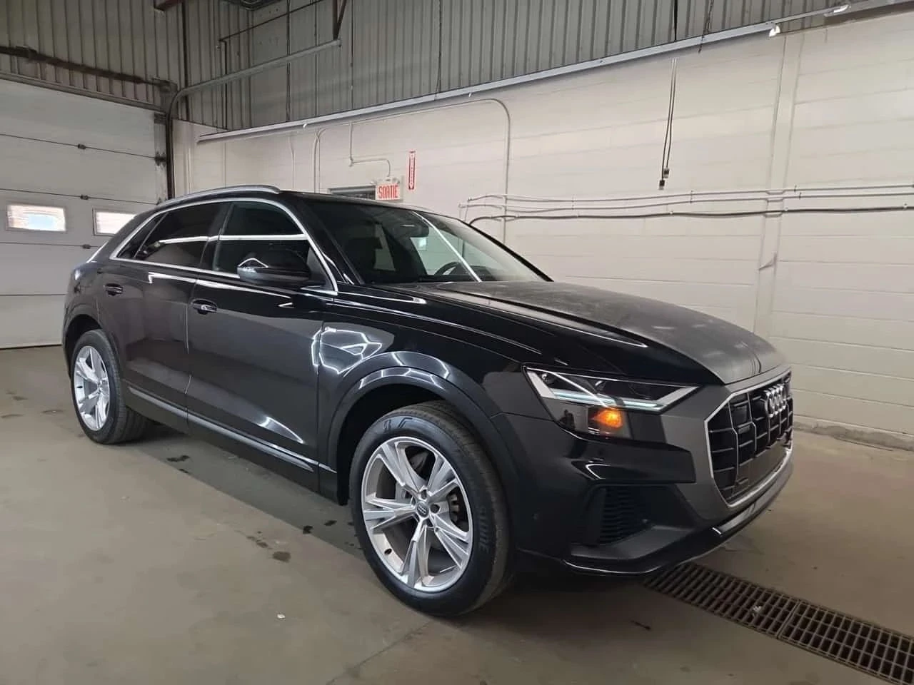 Audi Q8, снимка 2 - Автомобили и джипове - 56687611
