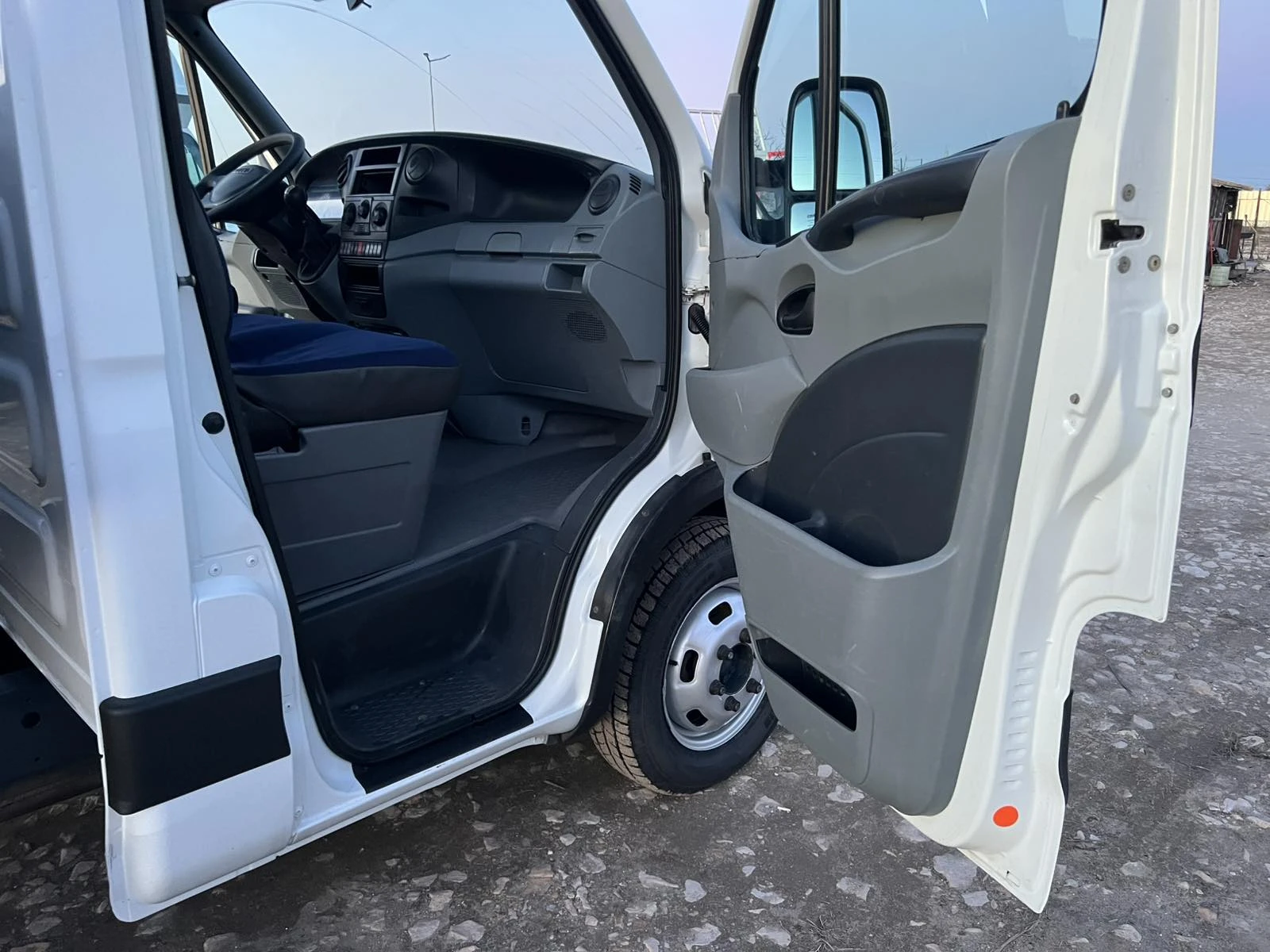 Iveco Daily 3.0D /клима/самосвал/4.20, снимка 14 - Бусове и автобуси - 53853737