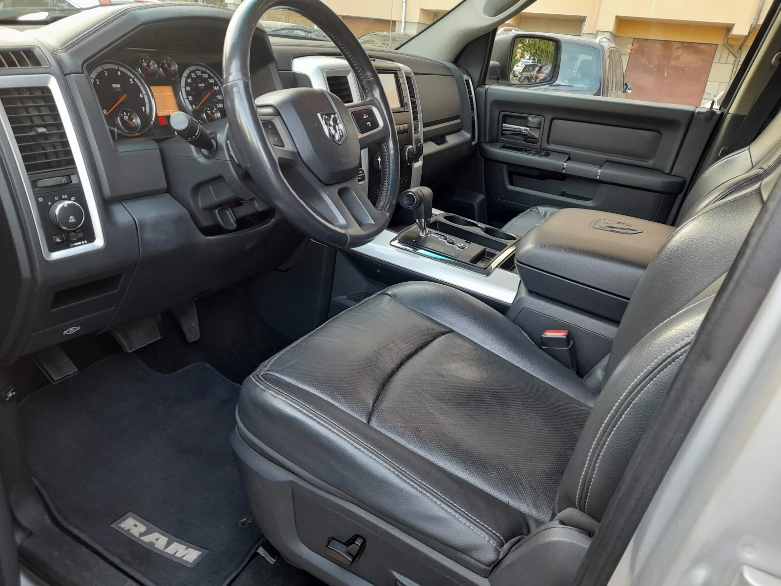 Dodge Caravan RAM 1500 5.7 HEMI/ LARAMIE 4x4 LPG 2009г., снимка 6 - Бусове и автобуси - 54865013