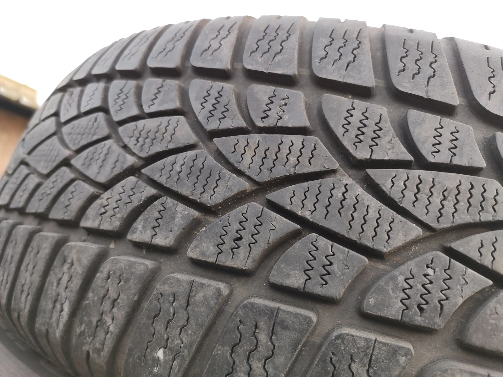 Гуми Зимни 215/60R17, снимка 3 - Гуми и джанти - 56732444