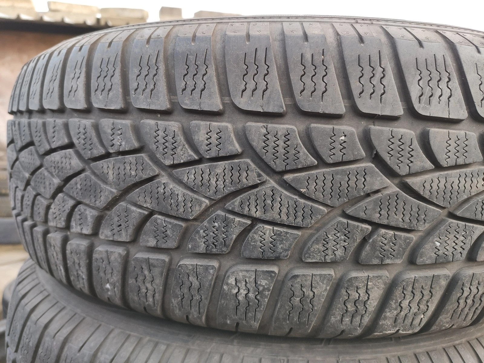 Гуми Зимни 215/60R17