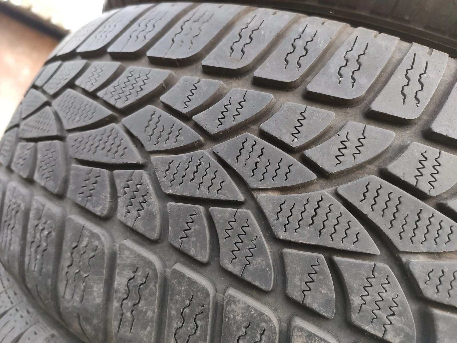 Гуми Зимни 215/60R17, снимка 4 - Гуми и джанти - 56732444