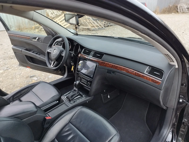 Skoda Superb 2.0TDI, снимка 14 - Автомобили и джипове - 42179179