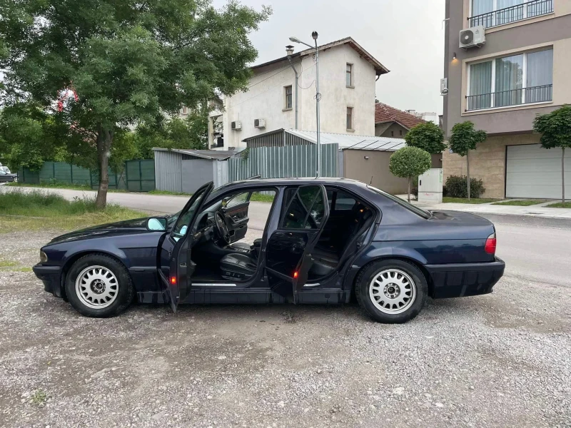 BMW 750, снимка 2 - Автомобили и джипове - 47139385