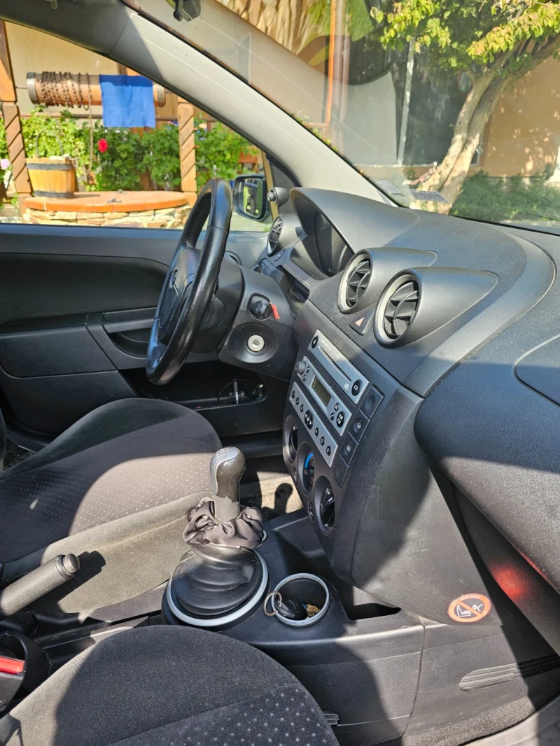 Ford Fiesta Ghia, снимка 8 - Автомобили и джипове - 47481174