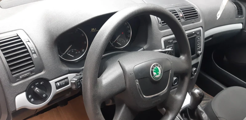 Skoda Octavia 1.6 MPI-102 кс, снимка 9 - Автомобили и джипове - 49195266