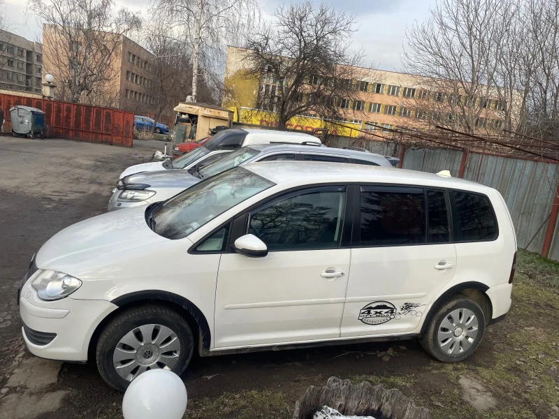 VW Touran, снимка 2 - Автомобили и джипове - 52397165