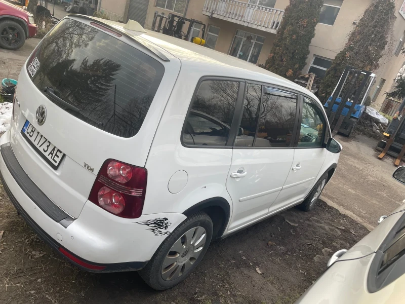VW Touran, снимка 4 - Автомобили и джипове - 52397165