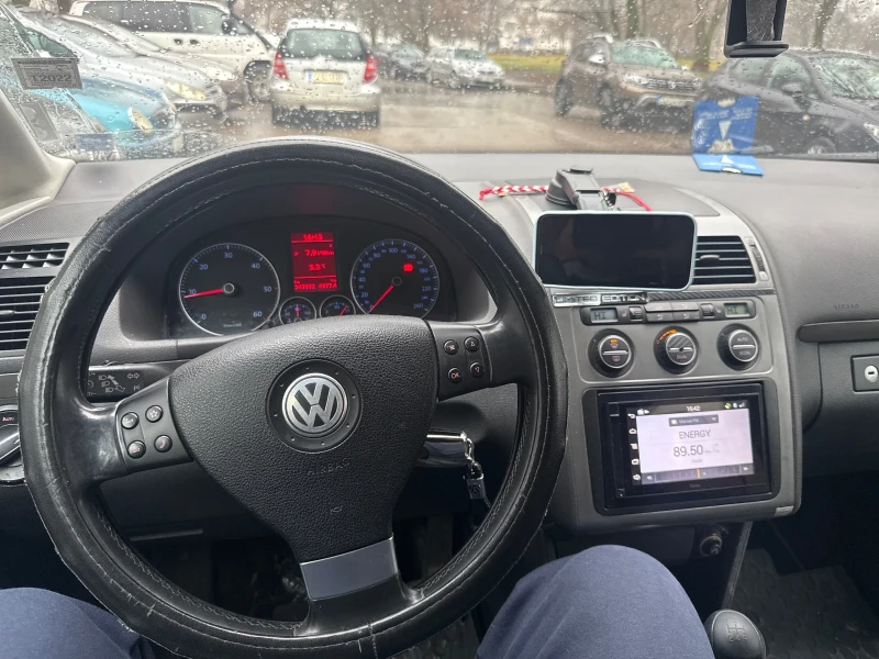 VW Touran, снимка 5 - Автомобили и джипове - 52397165