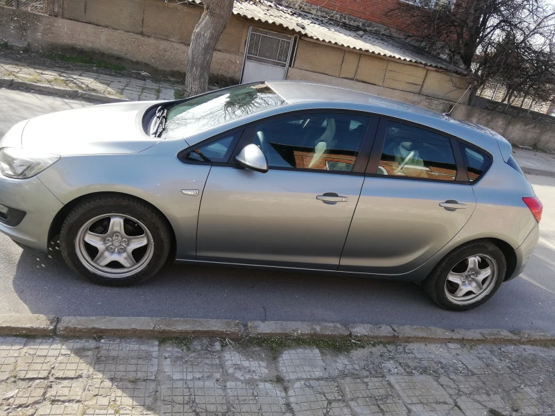 Opel Astra 1.4, снимка 4 - Автомобили и джипове - 49459659