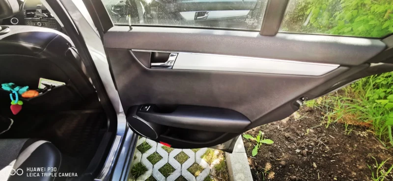Mercedes-Benz C 220, снимка 9 - Автомобили и джипове - 52567810