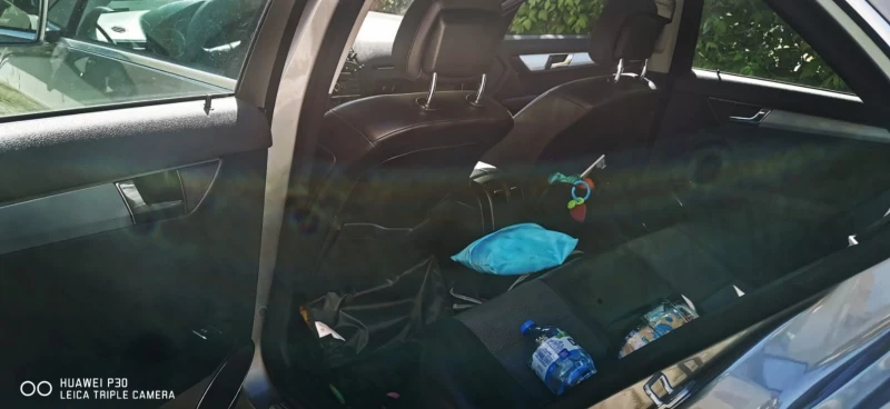 Mercedes-Benz C 220, снимка 11 - Автомобили и джипове - 52567810