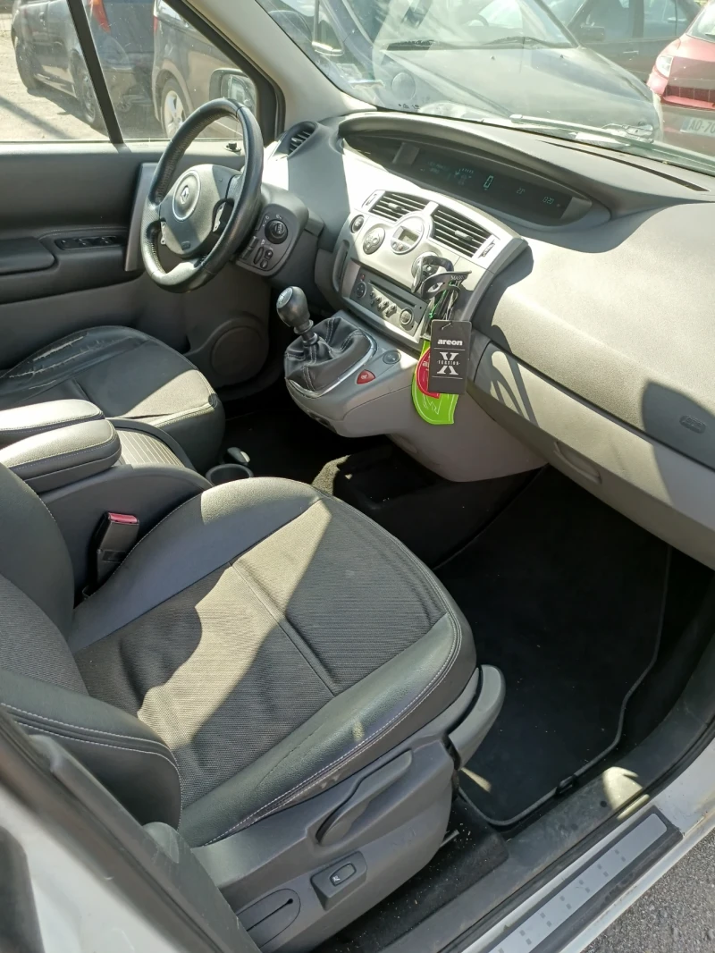 Renault Scenic, снимка 10 - Автомобили и джипове - 52024251