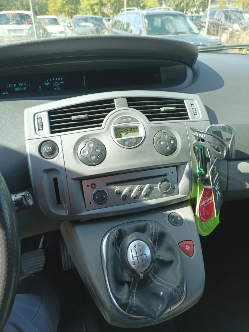 Renault Scenic, снимка 8 - Автомобили и джипове - 52024251