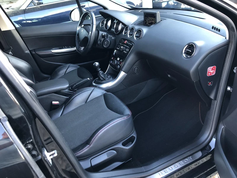Peugeot 308 GTI 1.6i 200hp SWISS РЕГИСТРИРАНА!!!, снимка 9 - Автомобили и джипове - 52615183