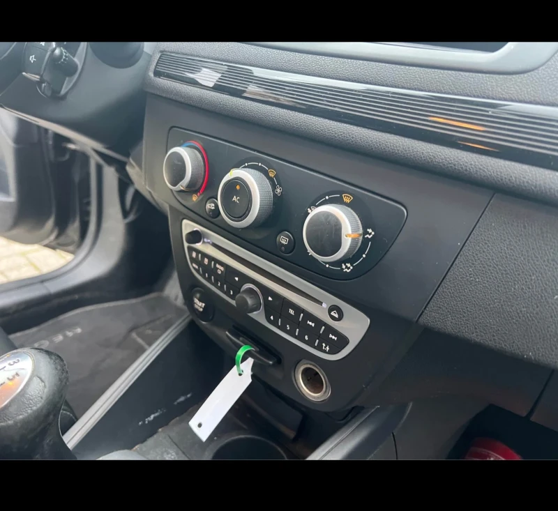 Renault Megane 1.5DCI 90кс НОВ ВНОС, снимка 6 - Автомобили и джипове - 53059076