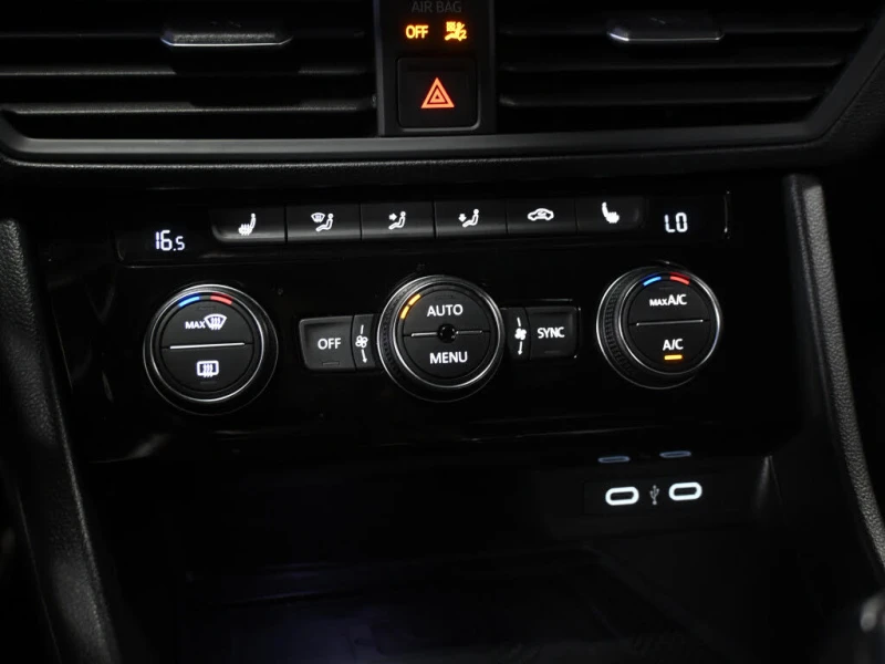 VW Jetta Comfortline* АвтоКредит* (ЦЕНА ДО БГ), снимка 14 - Автомобили и джипове - 53169143