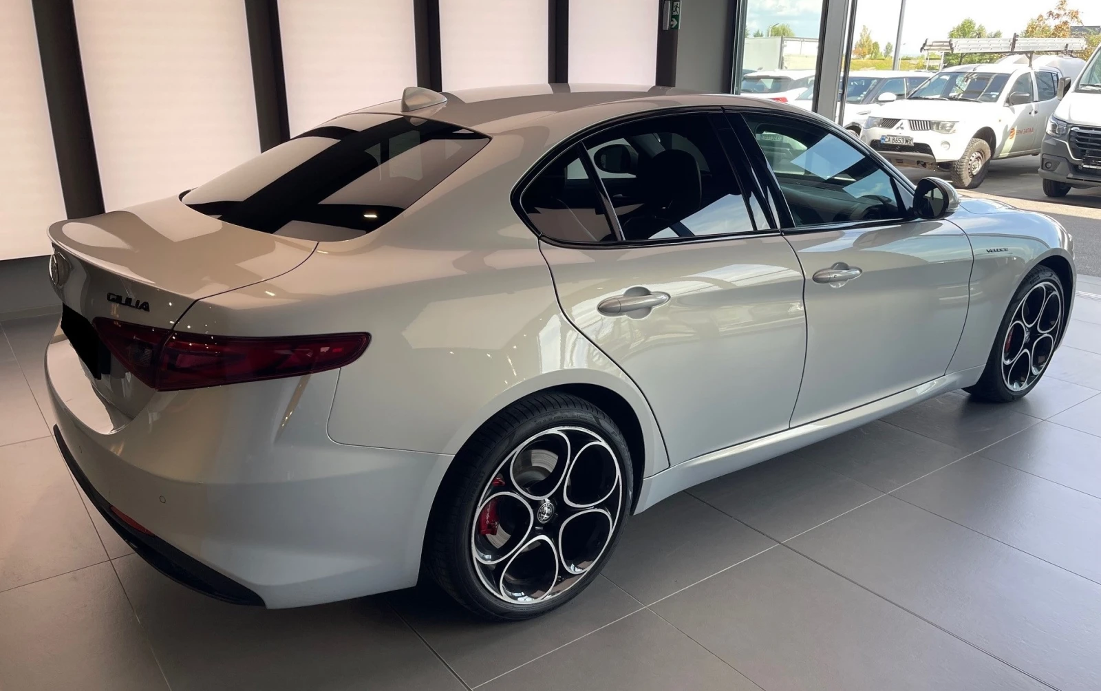 Alfa Romeo Giulia VELOCE 2.0 280 HP Q4 - изображение 5