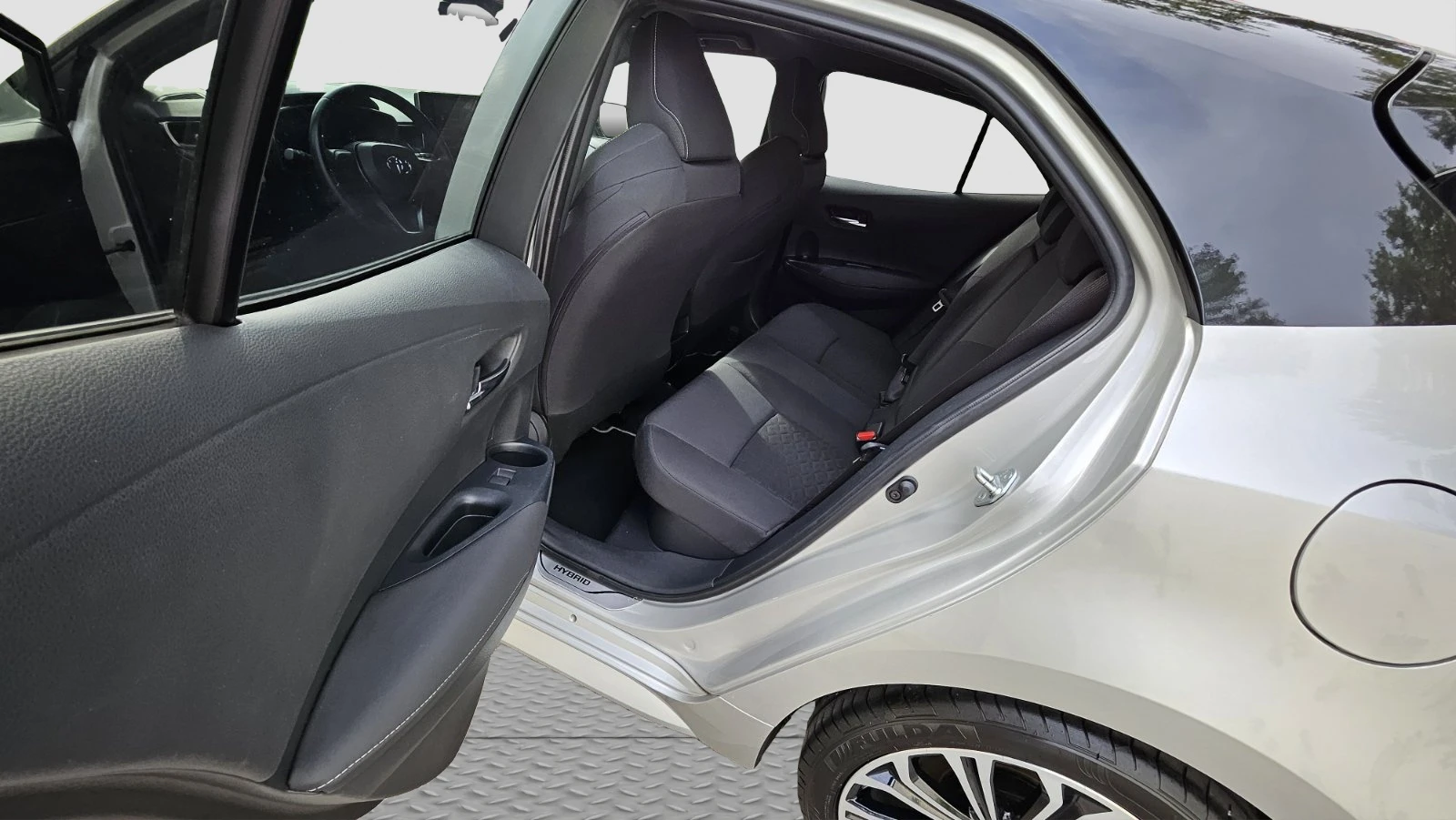 Toyota Corolla 2.0 Hybrid    | Mobile.bg   11