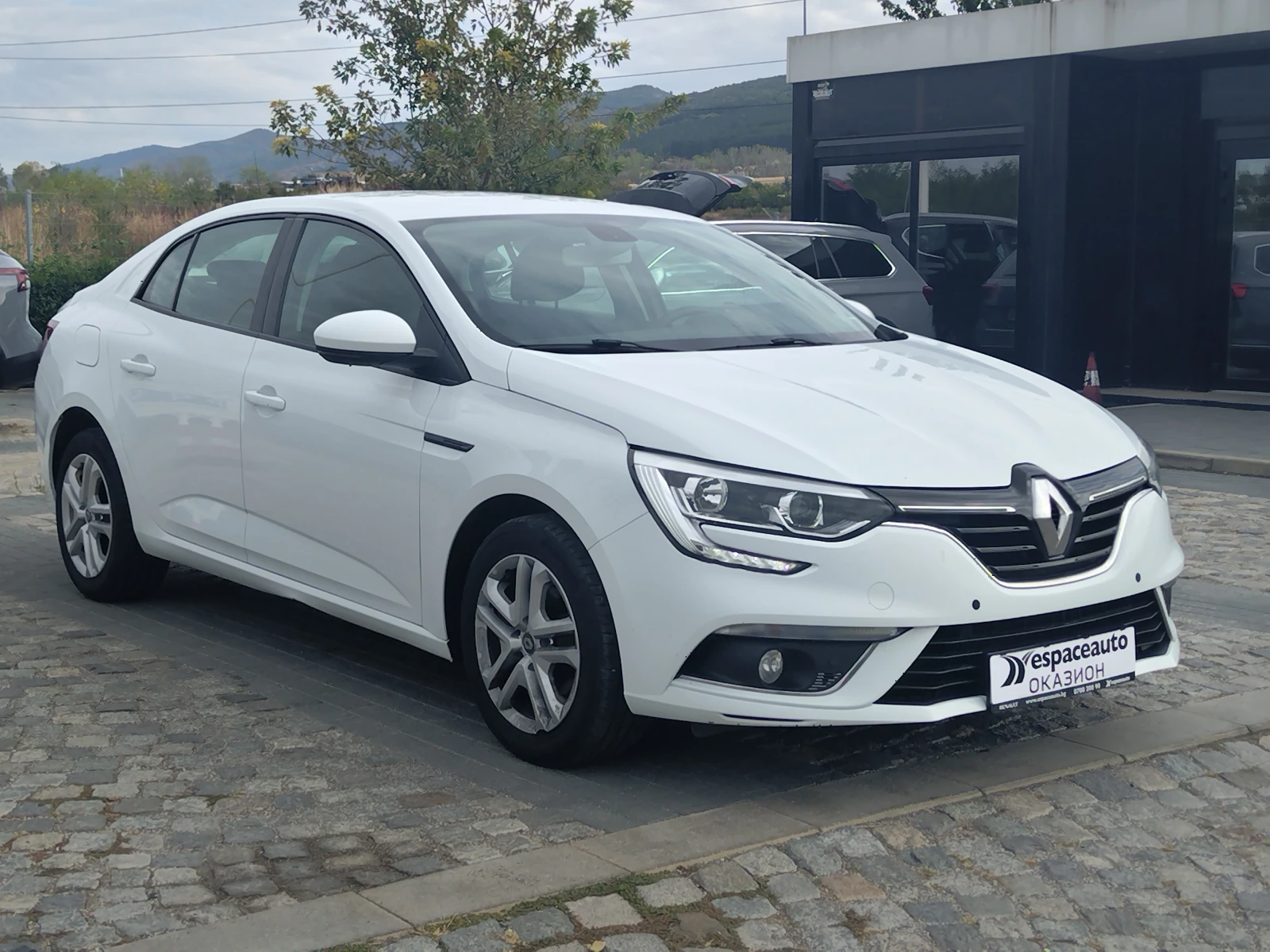 Renault Megane 1.3TCe 140 к.с./Life - изображение 3