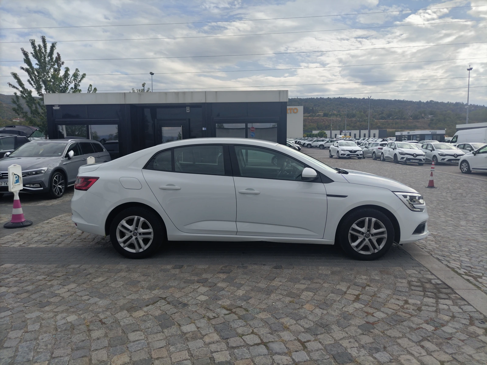 Renault Megane 1.3TCe 140 к.с./Life - изображение 4
