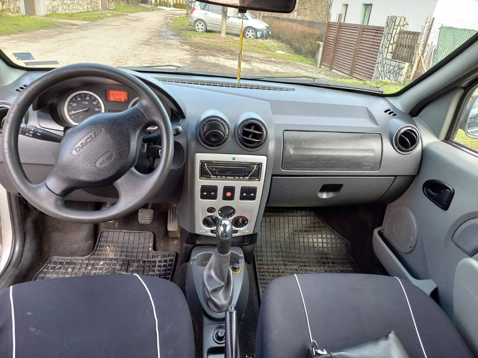 Dacia Logan, снимка 7 - Автомобили и джипове - 53726703