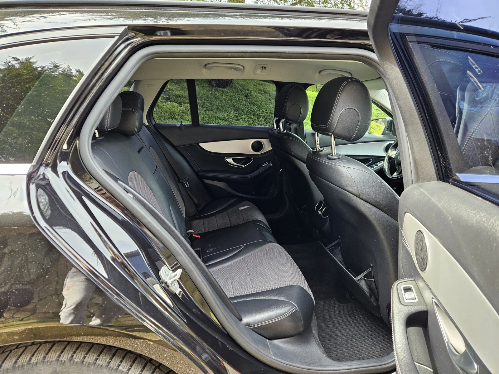 Mercedes-Benz C 180 d /AMG LINE/7G-TRONIC PLUS/DISTRONIC/CARBON/F1, снимка 12 - Автомобили и джипове - 53960841