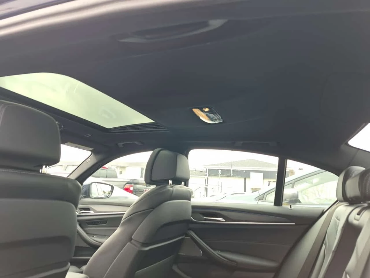 BMW 530E XDRIVE| PANORAMA| ПАМЕТ| 2 КЛЮЧА| , снимка 12 - Автомобили и джипове - 54225113