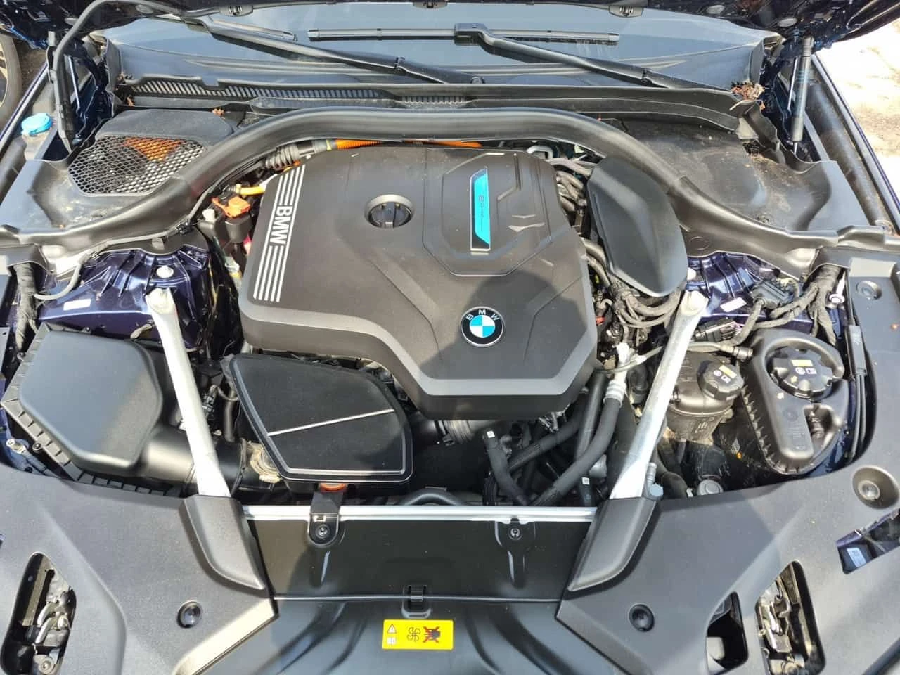 BMW 530E XDRIVE| PANORAMA| ПАМЕТ| 2 КЛЮЧА| , снимка 16 - Автомобили и джипове - 54225113